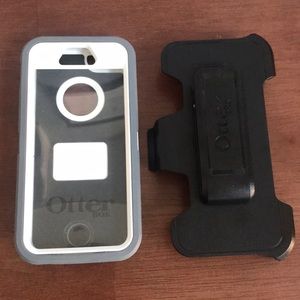NEW iPhone 5 or 5s Otterbox Symmetry Case